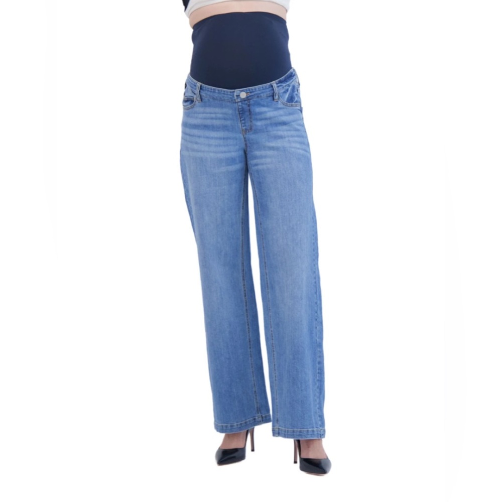 Time and Tru Maternity Straight Leg Jeans Light Wash Size 8–10 M